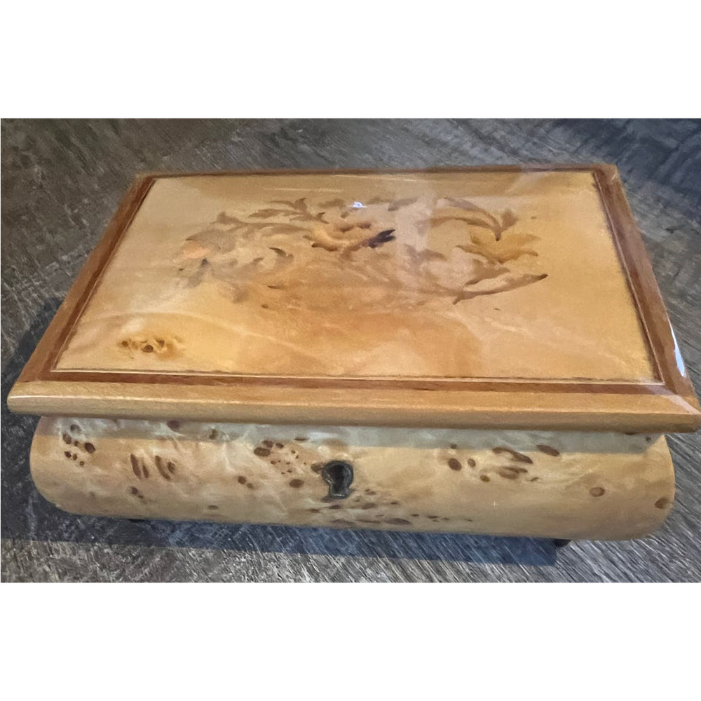 Vintage jewelry burl wood musical box made by the Gueissaz Jaccard